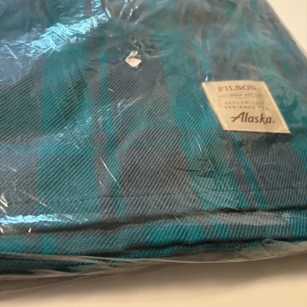 Alaska Airlines Sealed First Class FILSON Plaid Blanket (54x38) Navy Green
